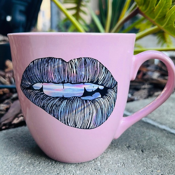 Large Pink Rainbow Lips Mug - Picture 1 of 3